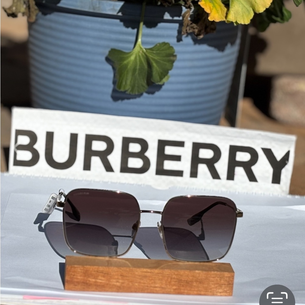 New Burberry B3133 1109/8E Daphne Gold Square Sunglasses - Picture 12 of 13
